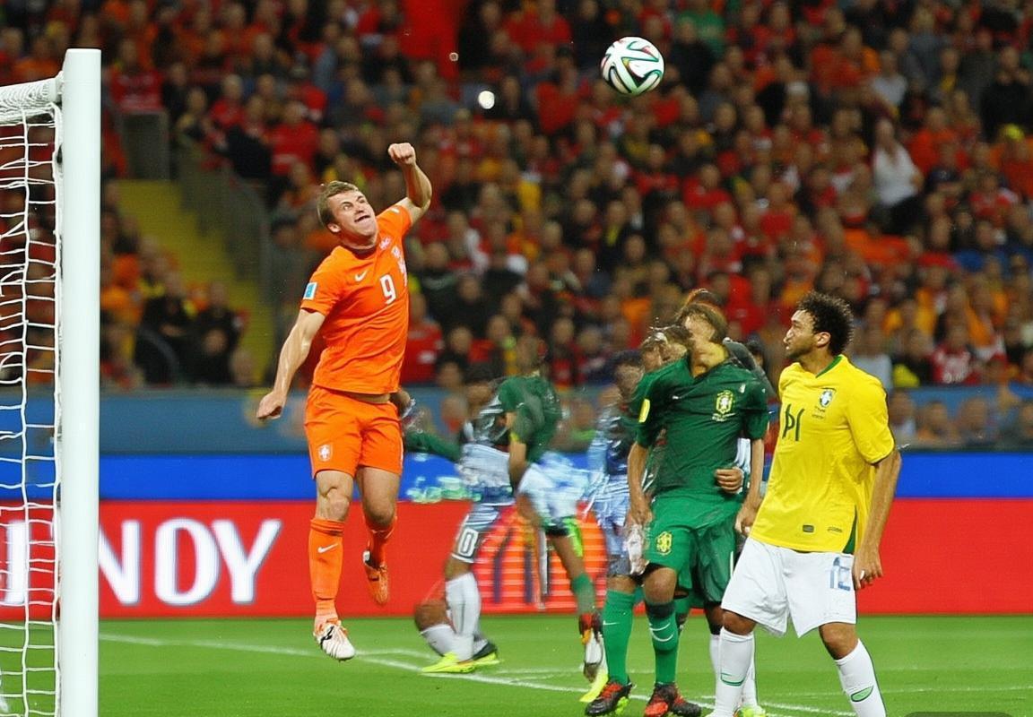 巴西荷兰世界杯经典对决：战术解析与传奇瞬间(图3)